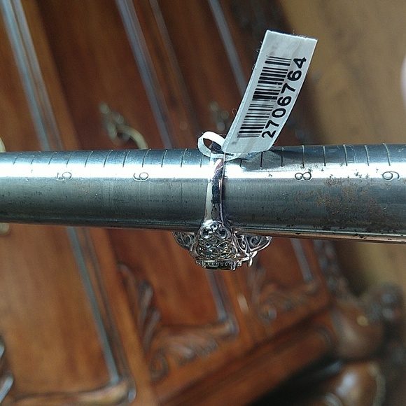 Nwt Karis STS ornate ring with green color stones - Picture 8 of 10